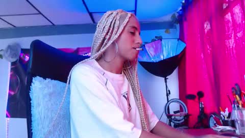 Snapshot of ateneasairce chatting on 09.24.25 Atenea online show from 09.24.25