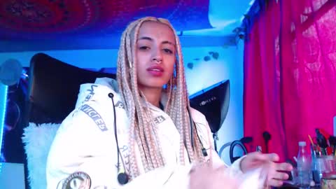 Snapshot of ateneasairce chatting on 09.30.25 Atenea online show from 09.30.25