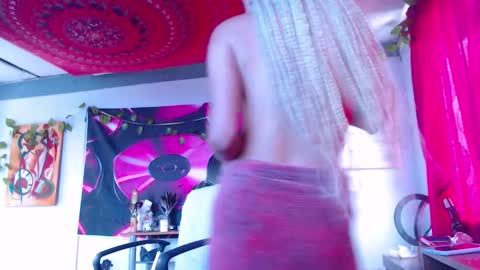 Snapshot of ateneasairce chatting on 10.12.25 Atenea online show from 10.12.25