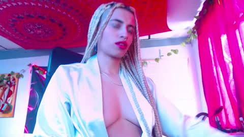 Snapshot of ateneasairce chatting on 10.24.25 Atenea online show from 10.24.25