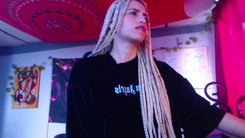 Snapshot of ateneasairce chatting on 10.27.25 Atenea online show from 10.27.25