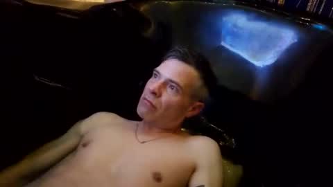 Snapshot of athandrew chatting on 01.08.25 jonnyandrew online show from 01.08.25