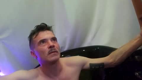 Snapshot of athandrew chatting on 10.21.25 jonnyandrew online show from 10.21.25