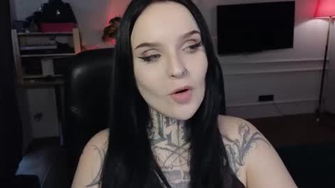 online every day between 10am-23pm online show from 07.18.26