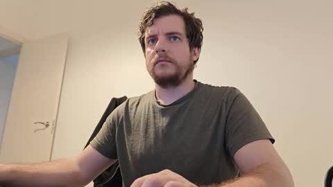 Snapshot of atomicoliver chatting on 09.26.25 atomicoliver online show from 09.26.25