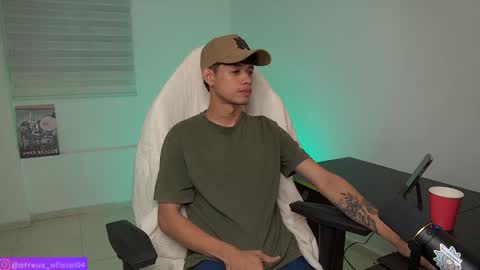 Snapshot of atreus_oficial chatting on 12.02.25 Atreus online show from 12.02.25