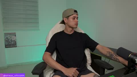 Snapshot of atreus_oficial chatting on 12.03.25 Atreus online show from 12.03.25