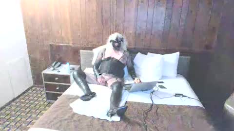 Snapshot of auntiejoan chatting on 12.31.24 Dodge001 online show from 12.31.24