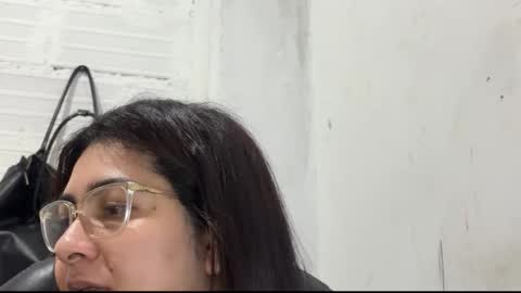 Snapshot of aurablack_ chatting on 09.22.25 Aura online show from 09.22.25