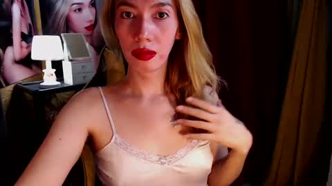 Snapshot of aurakharisma_xx chatting on 12.20.24 Miss awra online show from 12.20.24