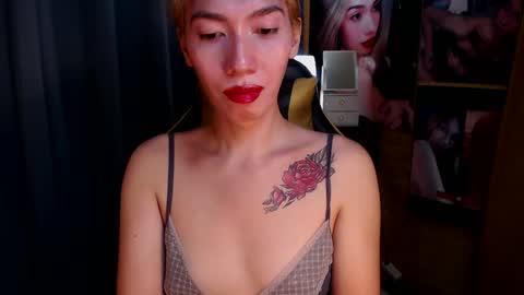 Snapshot of aurakharisma_xx chatting on 01.11.25 Miss awra online show from 01.11.25