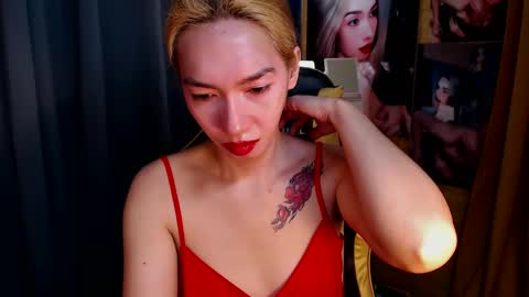 Snapshot of aurakharisma_xx chatting on 01.28.25 Miss awra online show from 01.28.25
