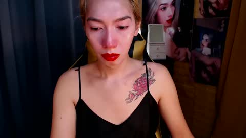 Snapshot of aurakharisma_xx chatting on 02.11.25 Miss awra online show from 02.11.25