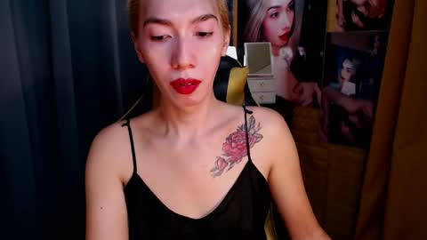 Snapshot of aurakharisma_xx chatting on 02.18.25 Miss awra online show from 02.18.25