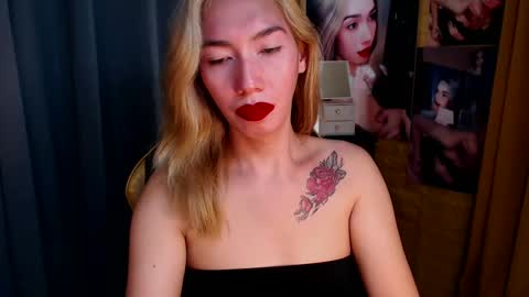 Snapshot of aurakharisma_xx chatting on 03.05.25 Miss awra online show from 03.05.25
