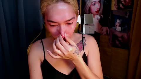 Snapshot of aurakharisma_xx chatting on 03.06.25 Miss awra online show from 03.06.25