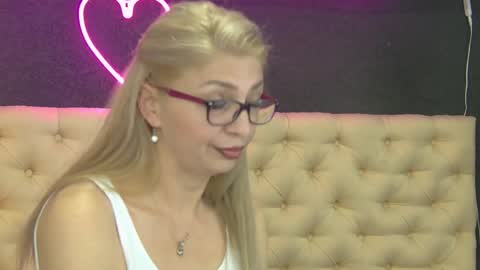 auramilff online show from 05.10.26