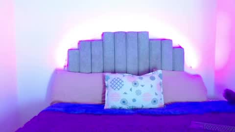 Snapshot of aurimelvalentina chatting on 05.28.26 aurimel valentina online show from 05.28.26