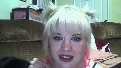 Snapshot of aurora_and_draven chatting on 07.22.26 aurora_and_draven online show from 07.22.26