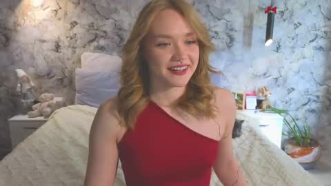 Snapshot of aurora_golden chatting on 04.28.26 Kate online show from 04.28.26