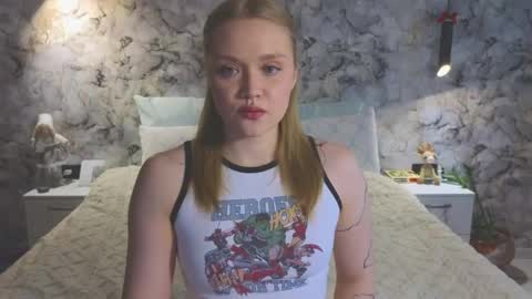 Snapshot of aurora_golden chatting on 06.01.26 Kate online show from 06.01.26