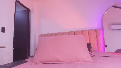 auroraa_miller online show from 02.05.26