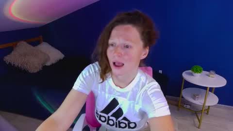 Snapshot of auroraborealis__ chatting on 09.28.25 auroraborealis__ online show from 09.28.25