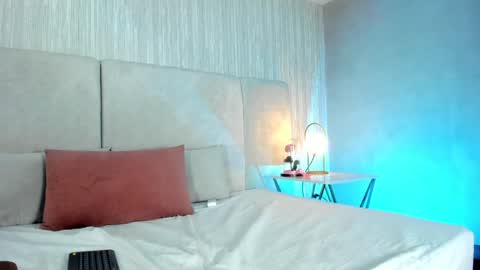 Snapshot of auroradurand chatting on 12.12.24 ...  ... online show from 12.12.24