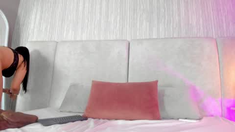 Snapshot of auroradurand chatting on 12.29.24 ...  ... online show from 12.29.24