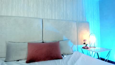 Snapshot of auroradurand chatting on 01.08.25 ...  ... online show from 01.08.25