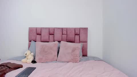 Snapshot of auroradurand chatting on 02.28.25 ...  ... online show from 02.28.25