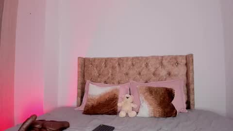 Snapshot of auroradurand chatting on 09.25.25 ...  ... online show from 09.25.25