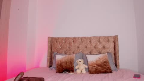 Snapshot of auroradurand chatting on 10.01.25 ...  ... online show from 10.01.25