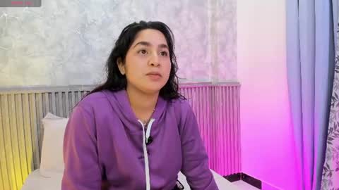 Snapshot of auroragold__ chatting on 06.17.26 auroragold__ online show from 06.17.26