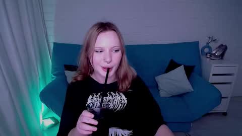 Snapshot of auroramour chatting on 10.08.25 Aurora online show from 10.08.25