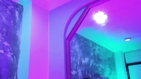 Snapshot of aurorarojas chatting on 01.10.25 Aurora Rojas online show from 01.10.25