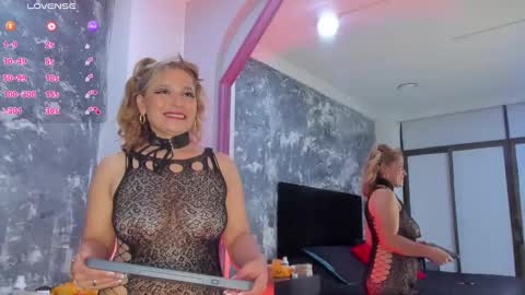 Snapshot of aurorarojas chatting on 01.18.25 Aurora Rojas online show from 01.18.25