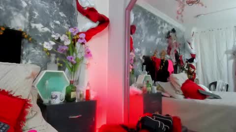 Snapshot of aurorarojas chatting on 02.09.25 Aurora Rojas online show from 02.09.25