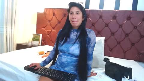 Snapshot of auroravellaris chatting on 03.05.25 Valeria Moreau online show from 03.05.25