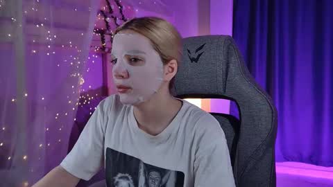 aurorawrenfield online show from 03.23.26