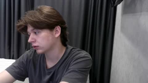 Snapshot of ausxuw chatting on 10.21.25 ausxuw online show from 10.21.25