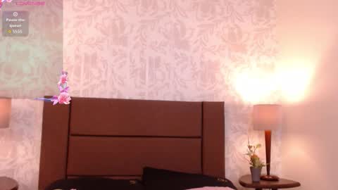 Ava  online show from 12.04.25