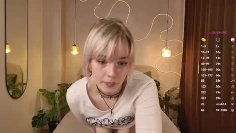 Snapshot of avabloom_ chatting on 10.30.25 avabloom_ online show from 10.30.25