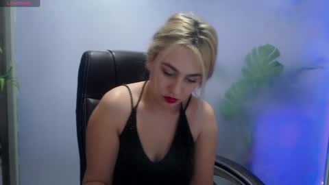 Snapshot of avablue_ chatting on 12.06.24 online show from 12.06.24