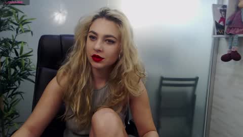 Snapshot of avablue_ chatting on 12.30.24 online show from 12.30.24