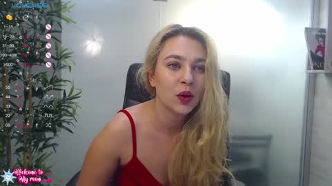 Snapshot of avablue_ chatting on 01.14.25 online show from 01.14.25