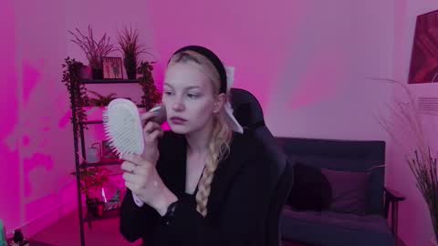 Snapshot of avadaviis chatting on 09.11.25 Ava nonude online show from 09.11.25