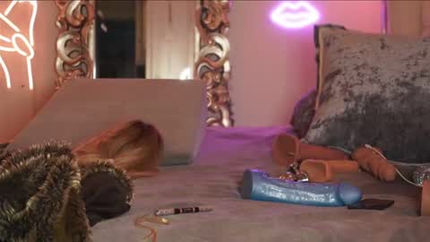 AvalonnFoxx online show from 12.24.24