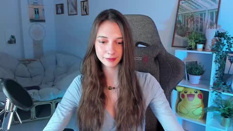 Snapshot of aveangela chatting on 01.08.25 Avie online show from 01.08.25