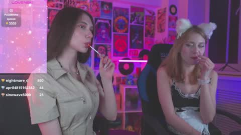 Snapshot of aveangela chatting on 01.21.25 Avie online show from 01.21.25